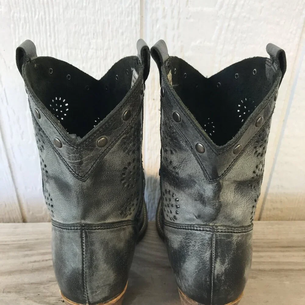 Dingo Cutouts and Studs Womens Gray Leather Western Ankle Boots 9.5 M DI790